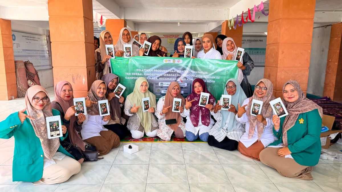 Tim PKM-BPB USK Bekali Kader Posyandu di Banda Aceh Ilmu Produksi Teh Herbal Peningkat Daya Tahan Tubuh
