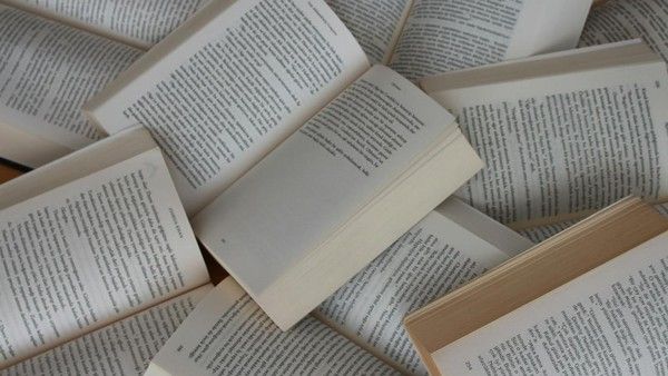 Perusahaan AI Punya Proyek Musnahkan Buku Fisik, Pakar Ungkap Bahayanya