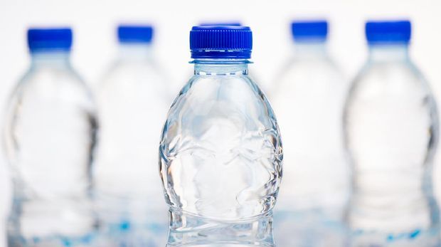 Bahaya Minuman Kemasan Botol Plastik yang Terpapar Matahari