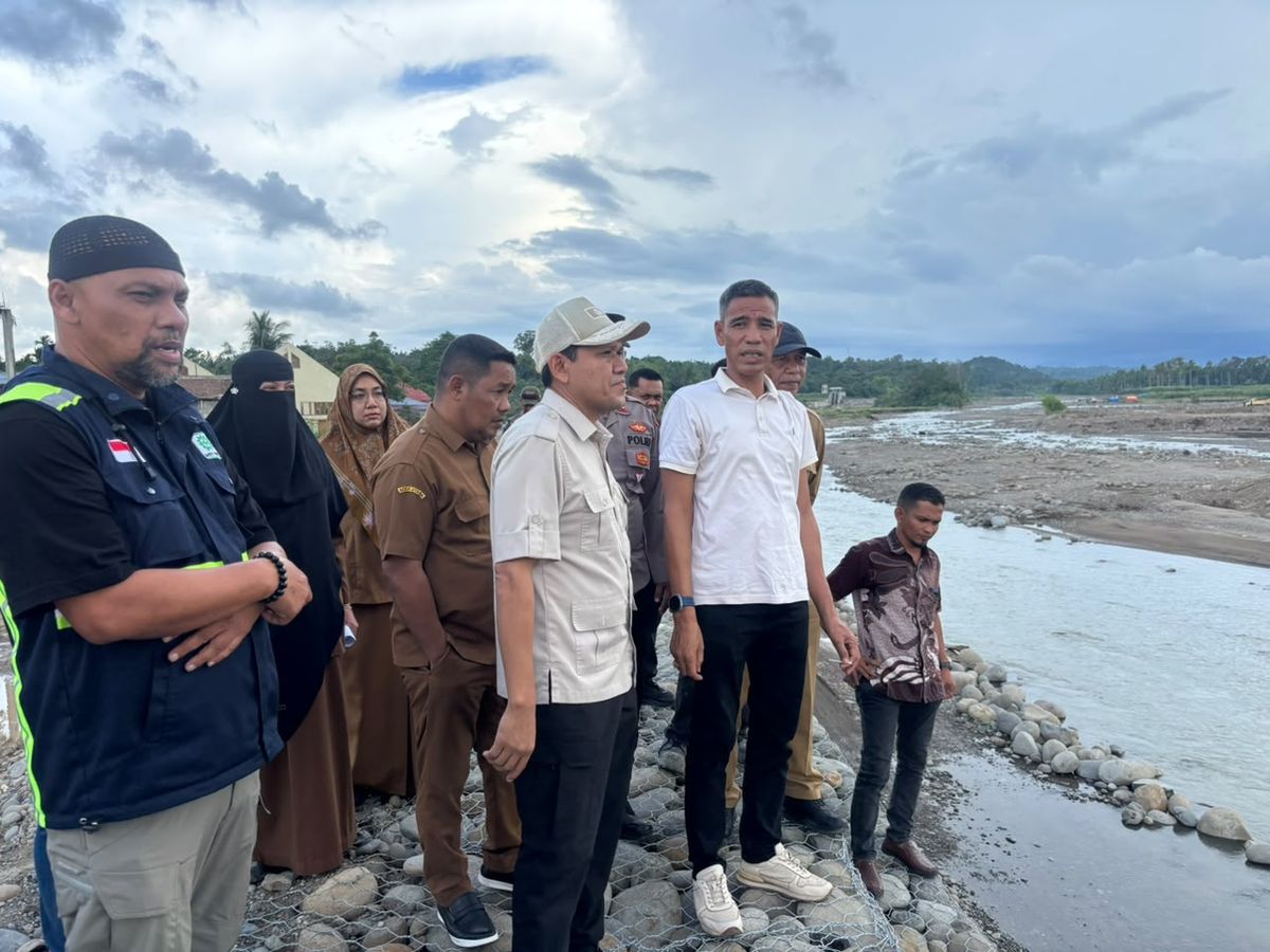 Terima Laporan Warga, Dek Fadh Turun Langsung Cek Infrastruktur dan Sungai di Bireuen-Aceh Utara
